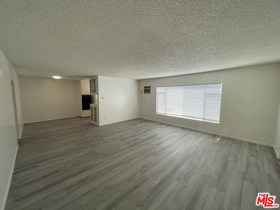 2 bed, 2.0 bath, 1200 sqft, $2,990 — Photo 2