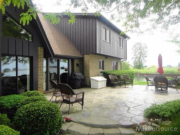 2nd image of 7333 Parklane Dr
