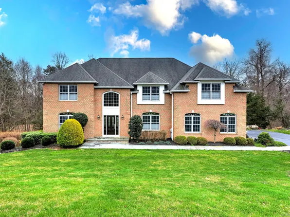 911 Rainbow Trail, Orange, CT 06477