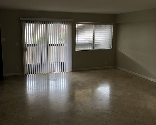 4th image of 415 N Broadway APT 3