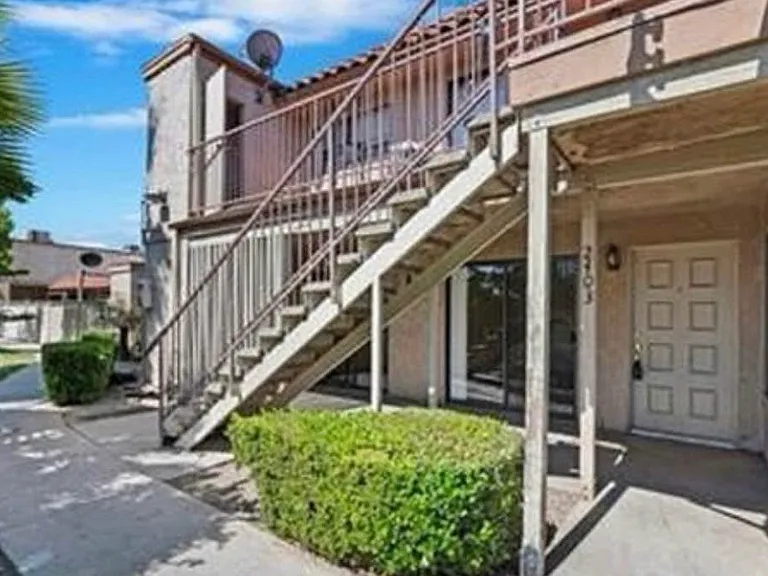 2467 W Acacia Ave — Photo 15