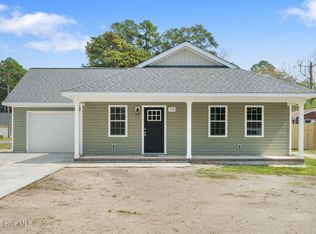 214 N Walnut St, Rose Hill, NC 28458
