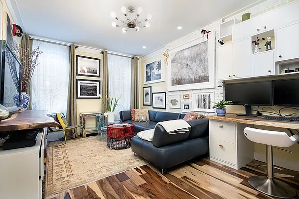 Sold by Tabak Real Estate | media 1