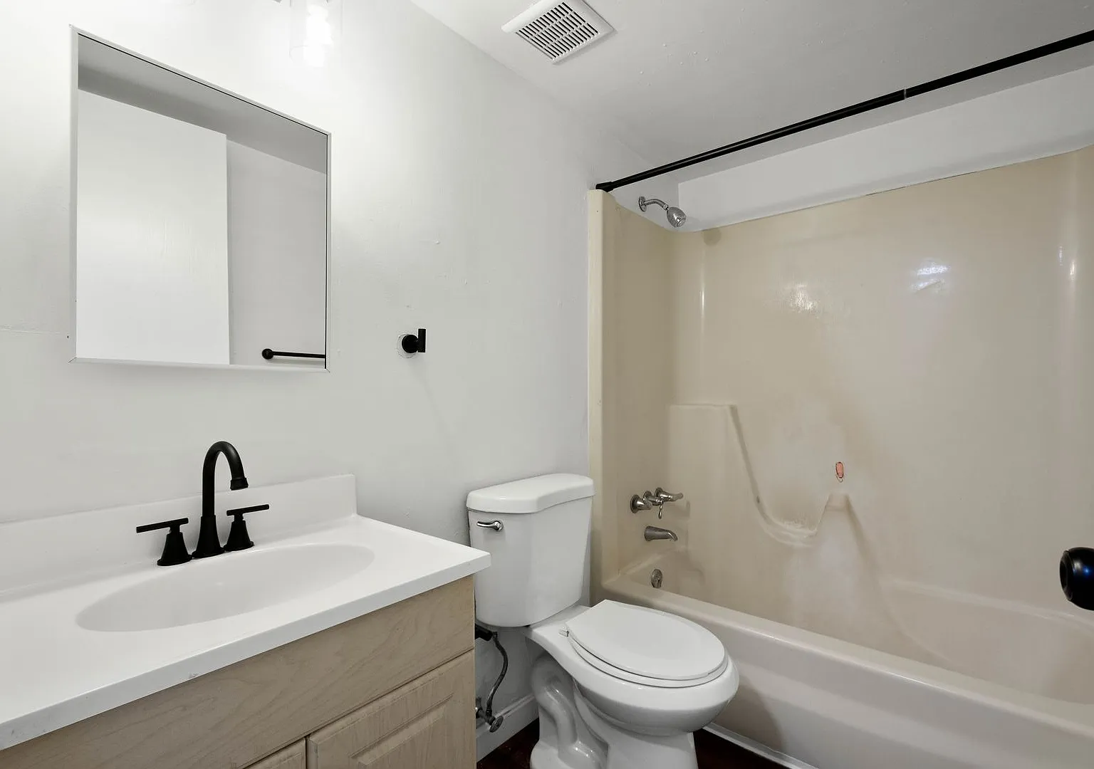 2850 Washington Blvd — Photo 3