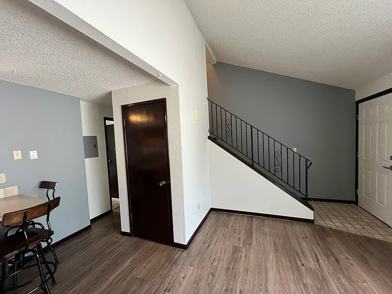 611 W Augusta Ave #C — Photo 4