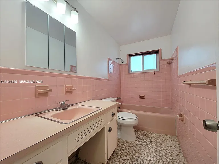 5721 Jefferson St — Photo 14
