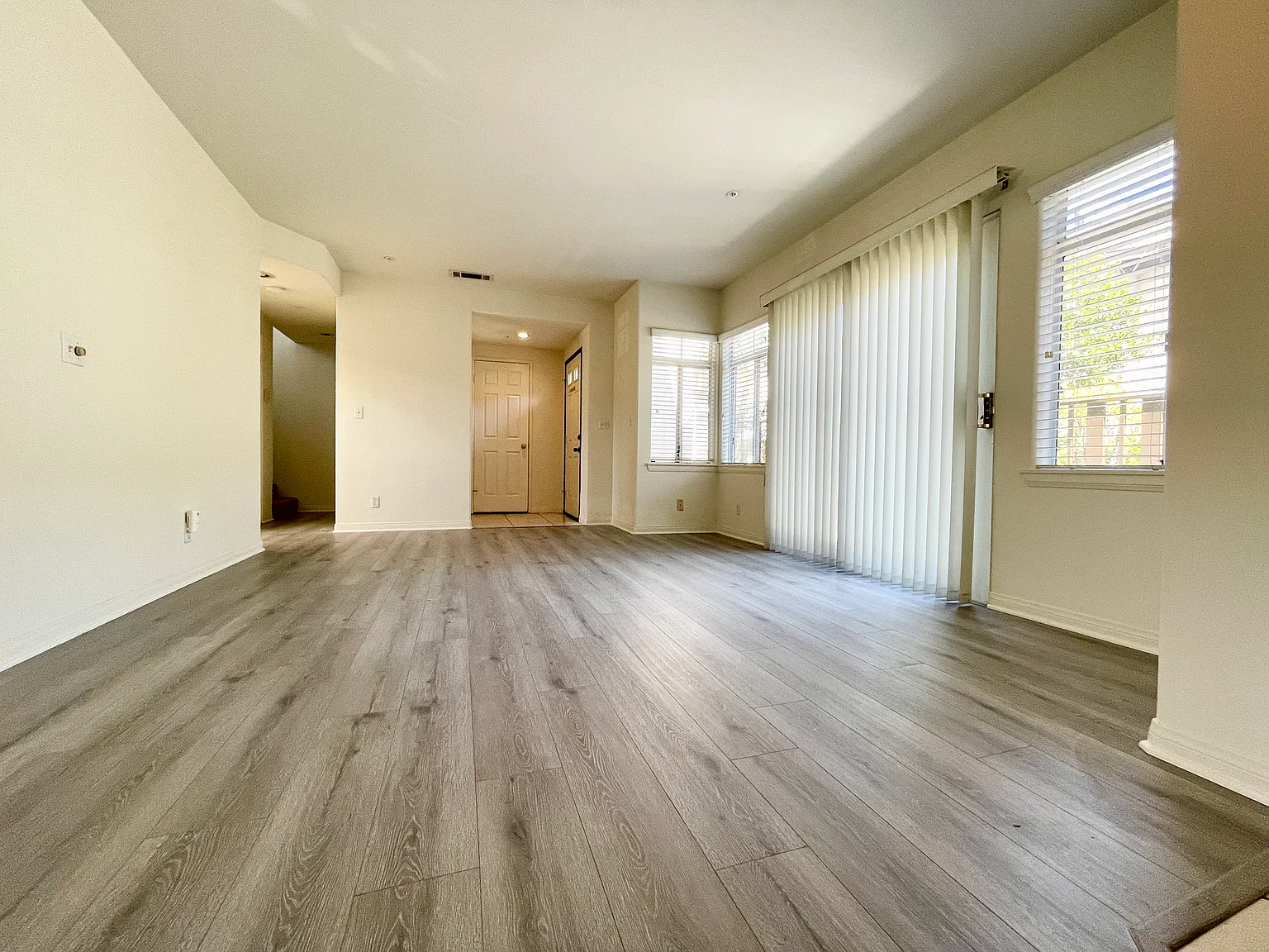 2 bed, 2.5 bath, 1217 sqft, $3,100 — Photo 4