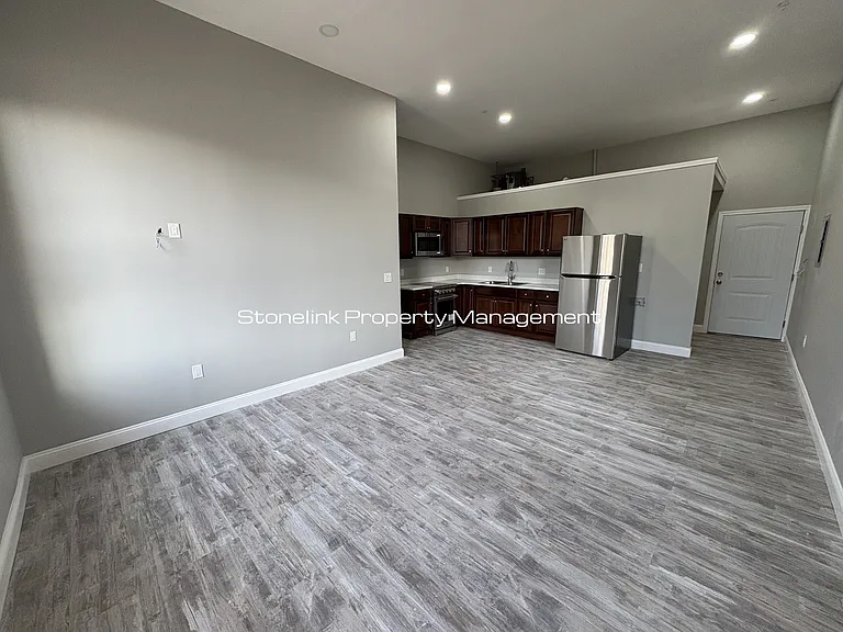 387 Broad St — Photo 8