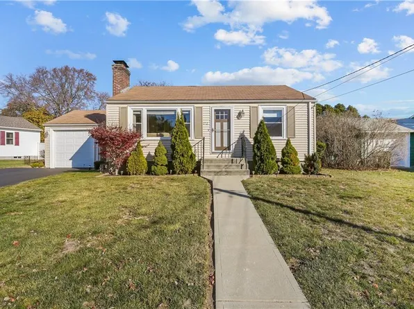 172 Poplar Dr, Cranston, RI 02920
