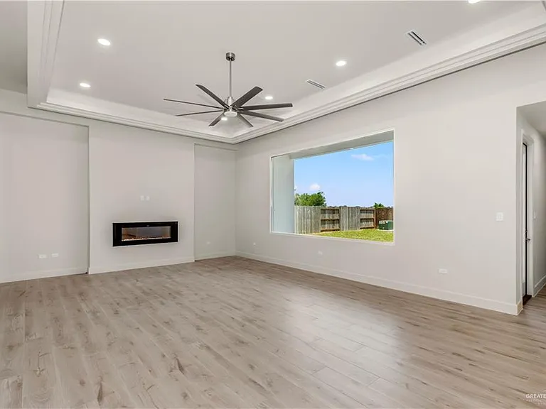 1915 Sunrise Ln — Photo 4