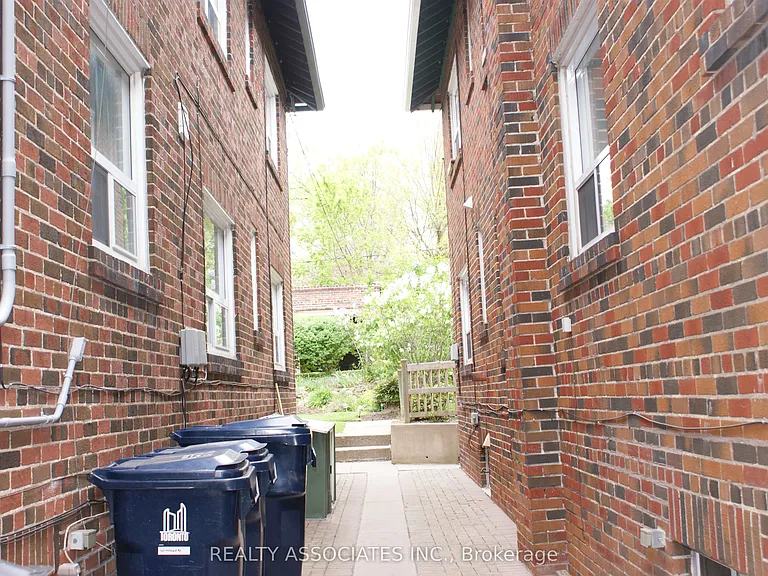 162 Millwood Rd — Photo 16