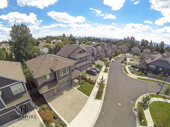 View of the neighborhood