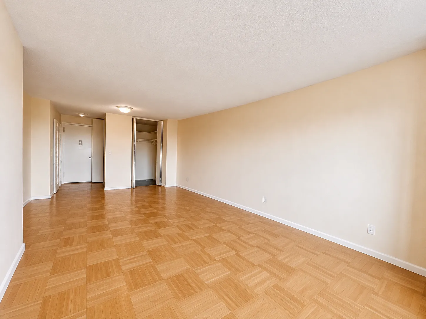 1 bed, 605 sqft, $3,300 — Photo 2