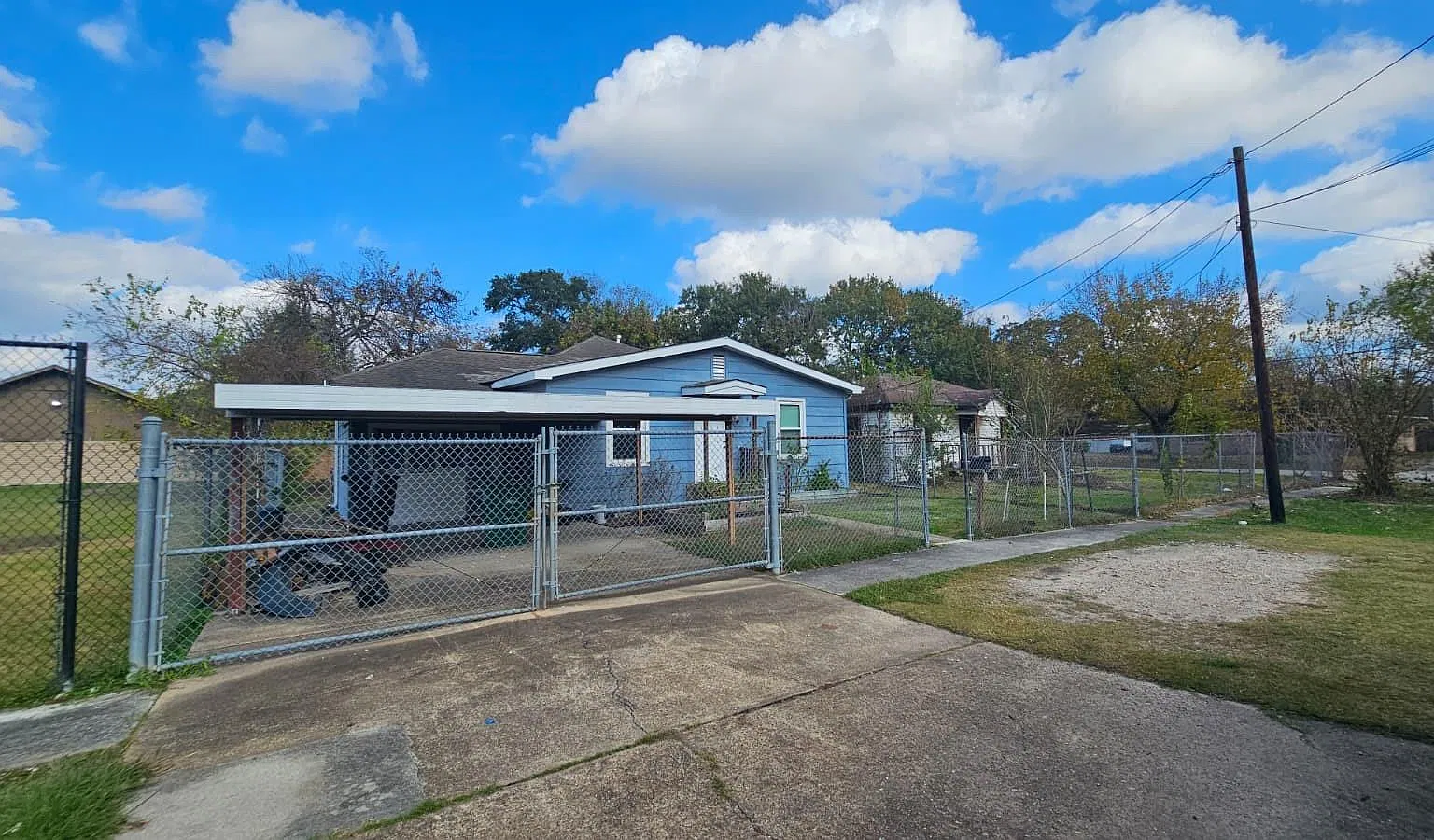 3 bed, 1.0 bath, 1178 sqft, $1,700 — Photo 2