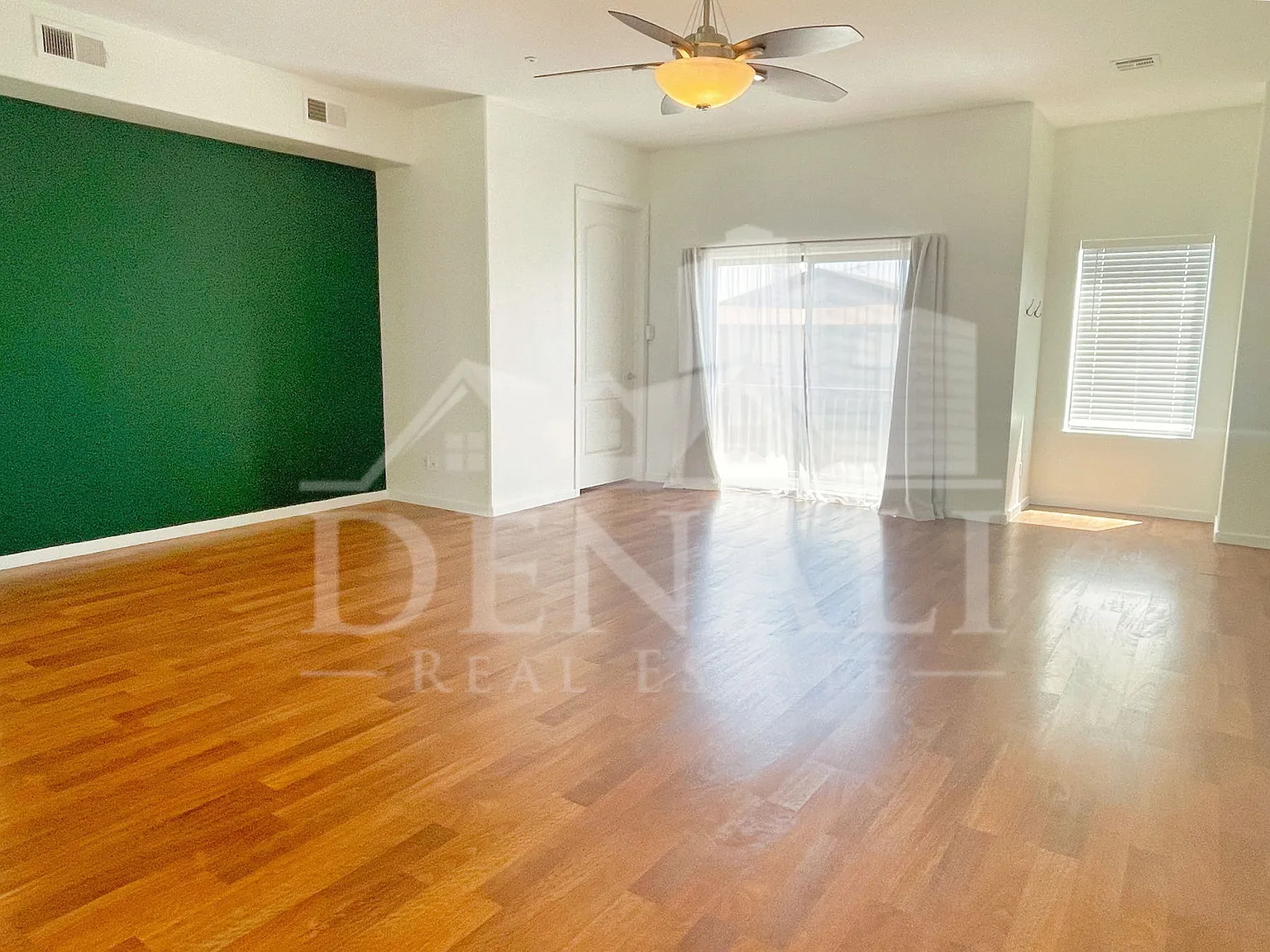 3 bed, 2.5 bath, 1695 sqft, $2,195 — Photo 2