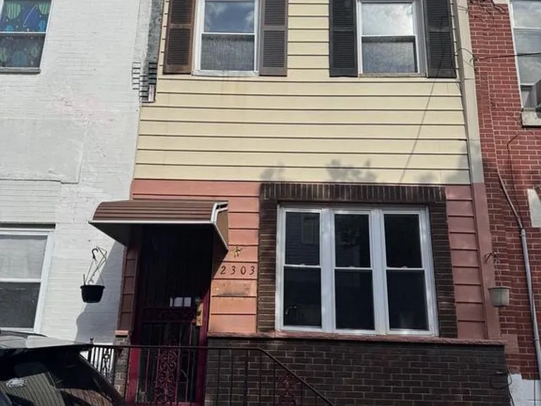 2303 S Mildred St — Photo 1