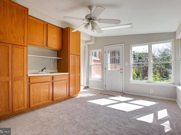 502 N Mansfield St — Photo 16
