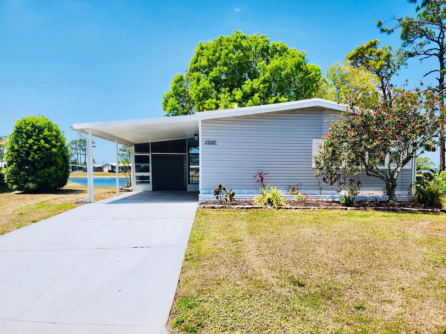 19207 Cedar Crest Ct #8G