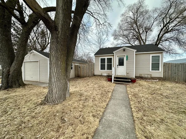 210 1/2 1st Ave NW, Isanti, MN 55040