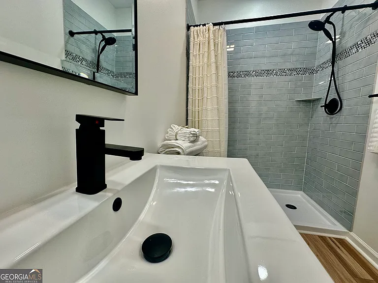 110 Julie Rd — Photo 8