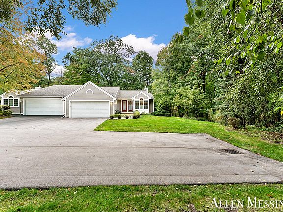 3rd image of 4235 Valley Side Ct NE