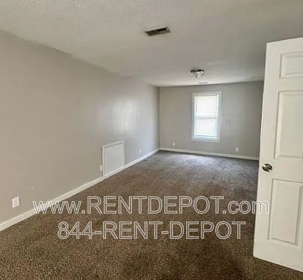 613 E Gum St — Photo 11