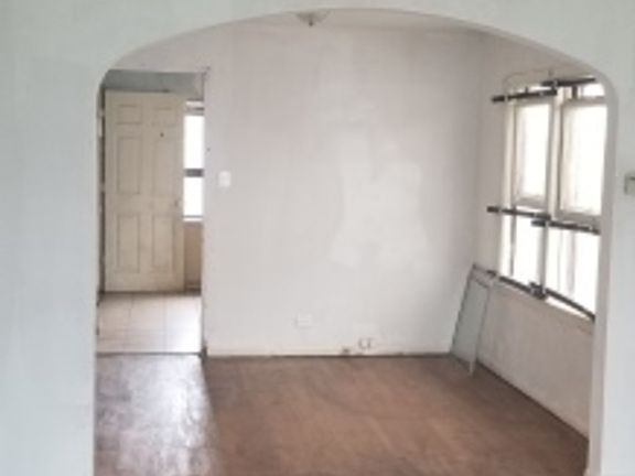 4th image of 107 E 141st St