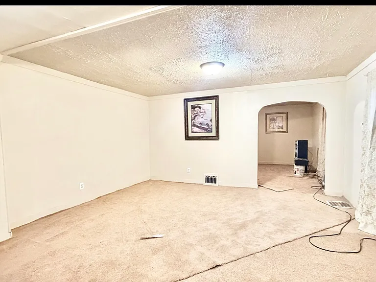 1308 W 13th Ave — Photo 16