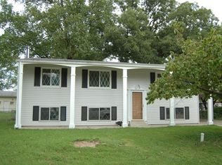6 Saint Michael Dr, Saint Peters, MO 63376