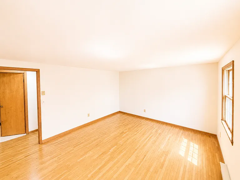 152 McCarty Ave — Photo 7