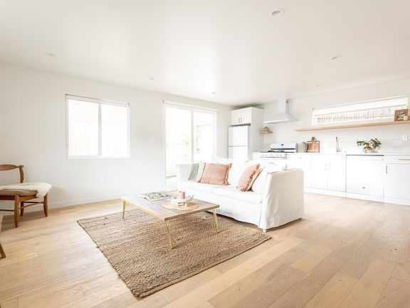 2nd image of 3615 3/4 Bellevue Ave
