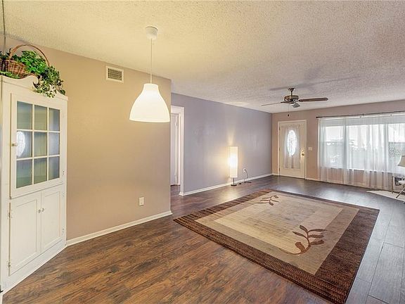 3rd image of 2449 Columbia Dr APT 15