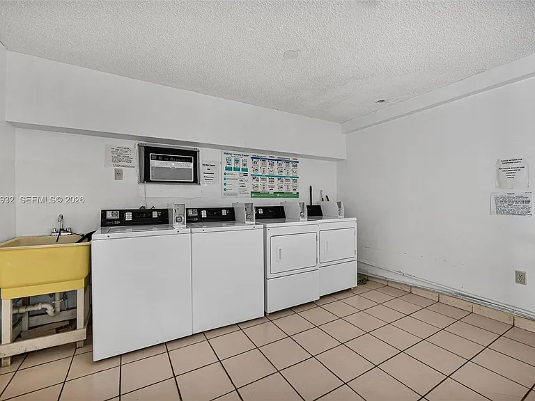 1334 Collins Ave #403 — Photo 31