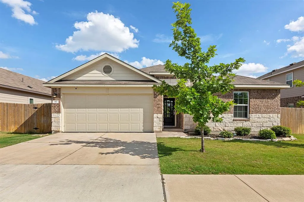 4 bed, 2118 sqft, $2,095 — Photo 1
