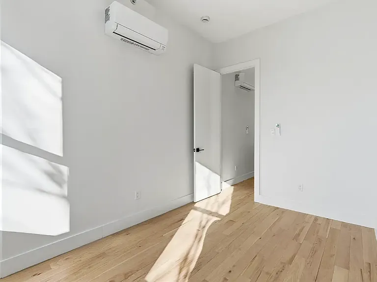 376 Montgomery St #2C — Photo 7