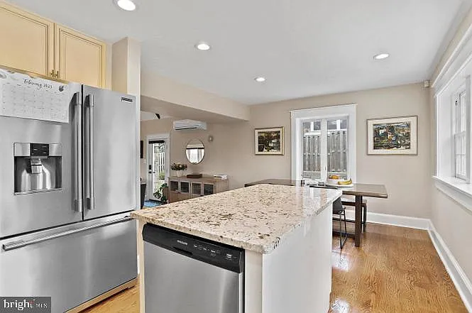 2347 S Arlington Ridge Rd — Photo 5