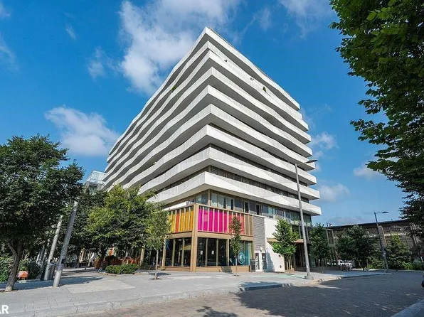 60 Tannery Rd #318, Toronto, ON M5A 0S8