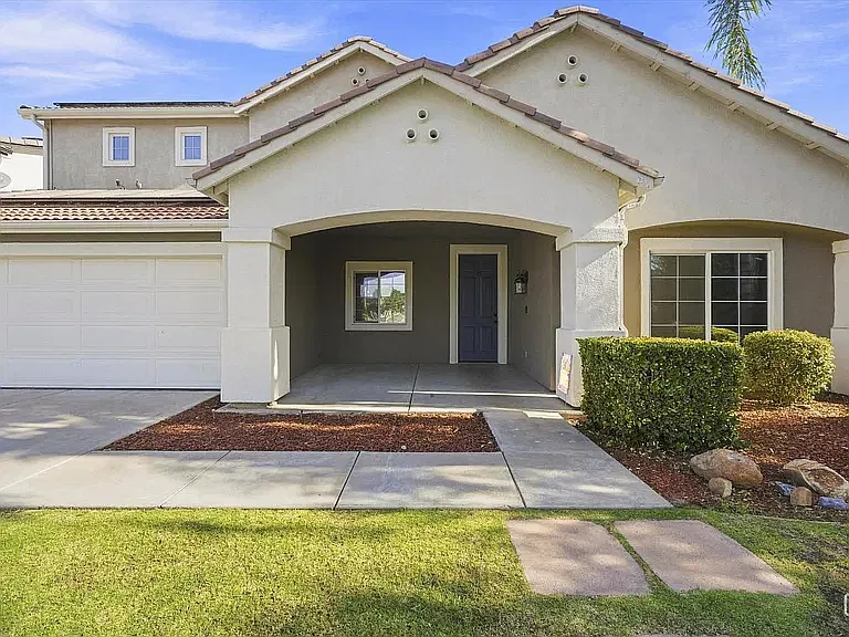4 bed, 2527 sqft, $2,950 — Photo 3