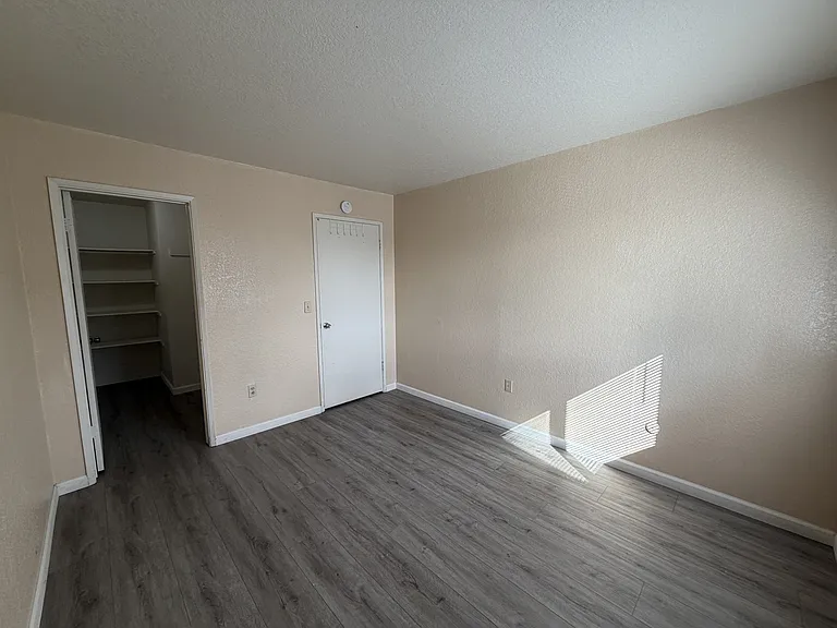 2121 Moffett Rd — Photo 19
