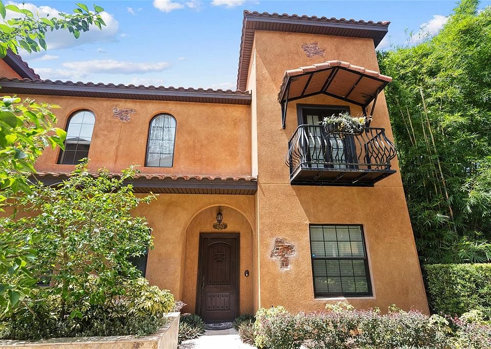 1st image of 450 PALERMO VISTA CT