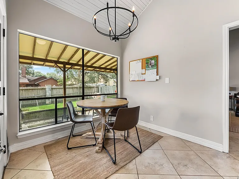 2330 Encino Point — Photo 11
