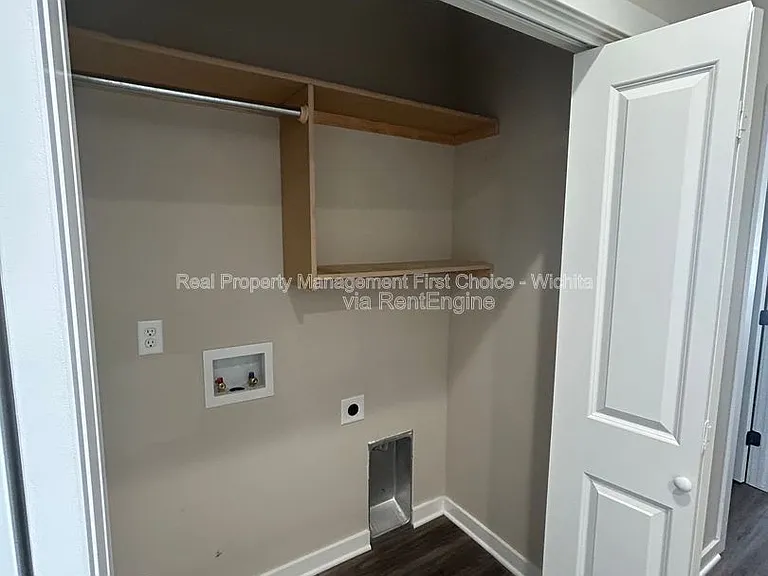 1736 E Decarsky Ct — Photo 20