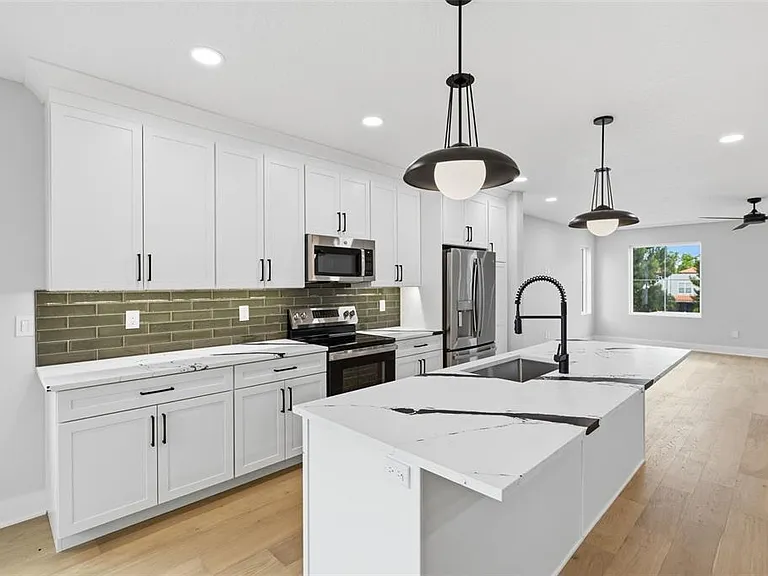 4208 W Carmen St #D — Photo 10