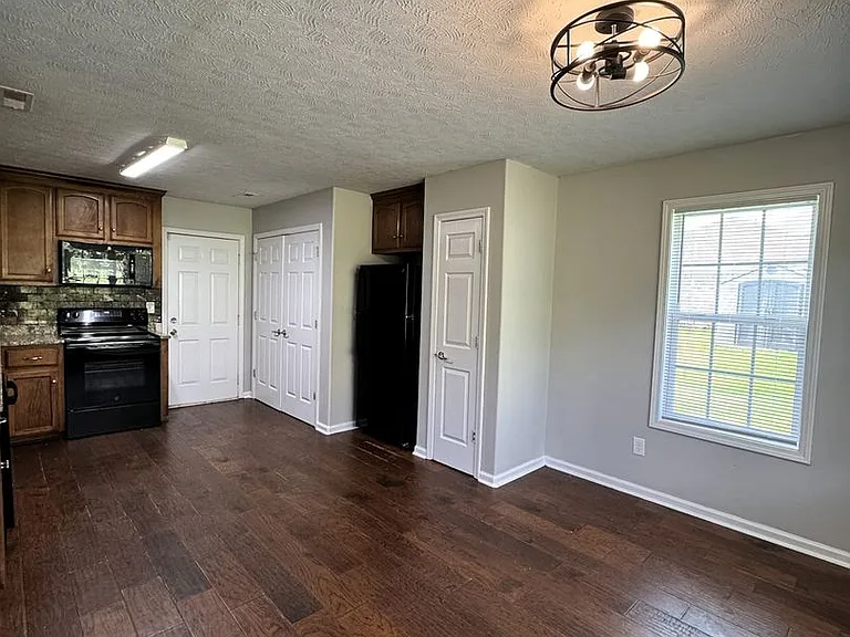 18304 Upland Trl — Photo 7