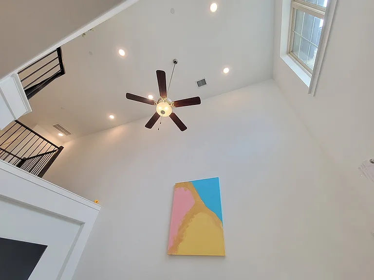 3913 Crown Ave — Photo 5