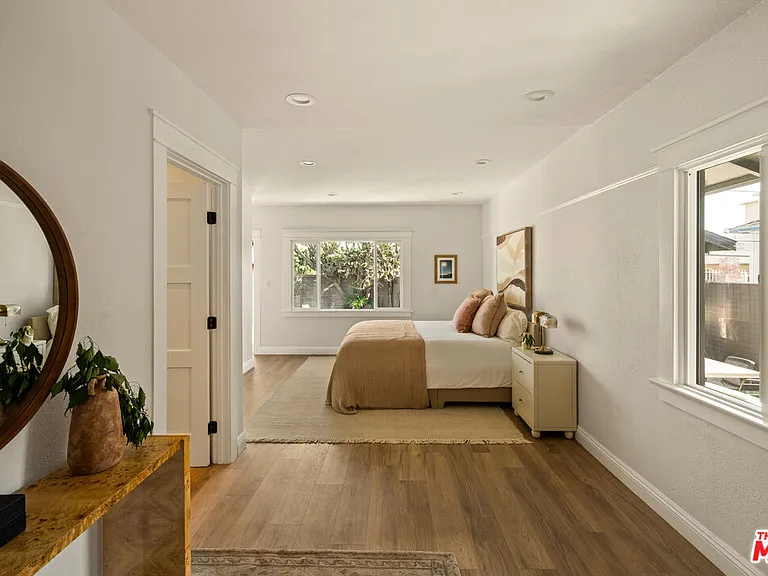 1726 W 52nd St — Photo 16