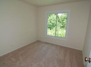 297 Birchwood Ln, Bloomingdale, IL 60108