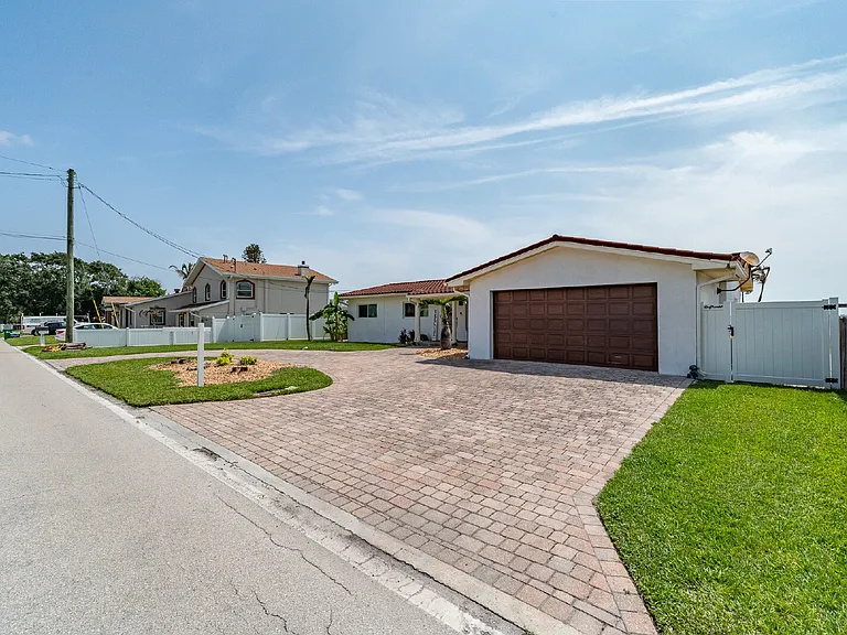 1110 S Banana River Dr — Photo 5