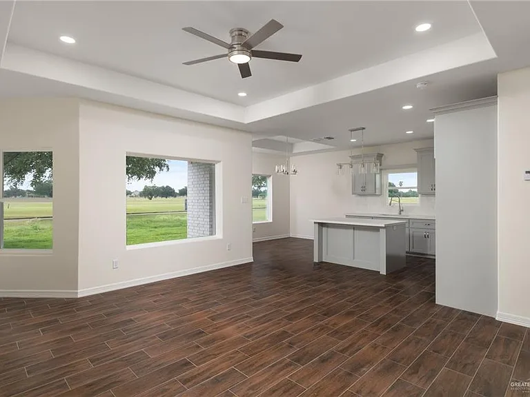 3125 Fairway Dr — Photo 2