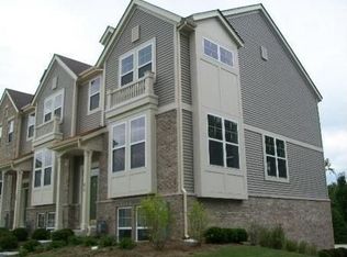 60 Veneto Ct, Streamwood, IL 60107